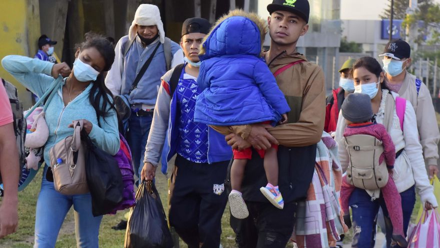 Unos 800 inmigrantes dejaron Honduras y cruzaron a Guatemala en ruta a EE.UU.