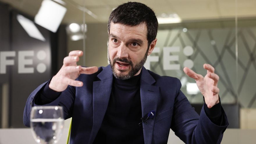 El ministro de Derechos Sociales, Consumo y Agenda 2030, Pablo Bustinduy, durante la entrevista con EFE en Madrid. EFE/ Ballesteros