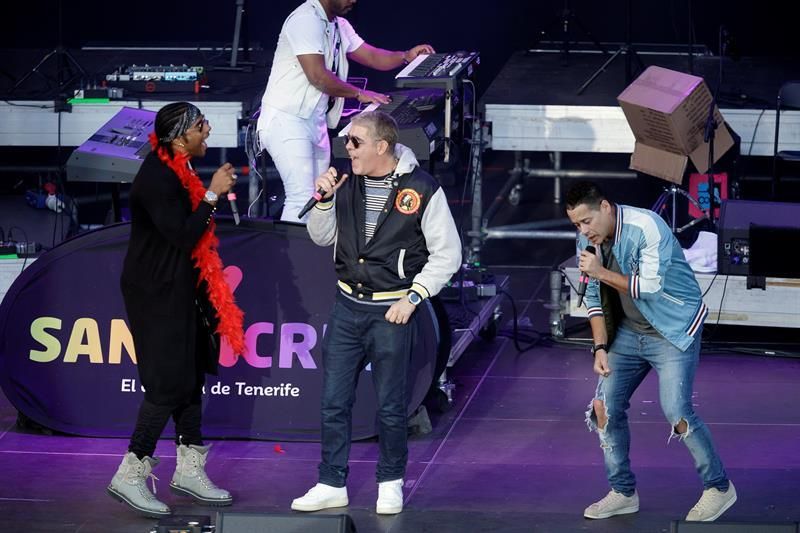 El grupo cubano Orishas durante el concierto que ofrece hoy en el Carnaval de Santa Cruz de Tenerife