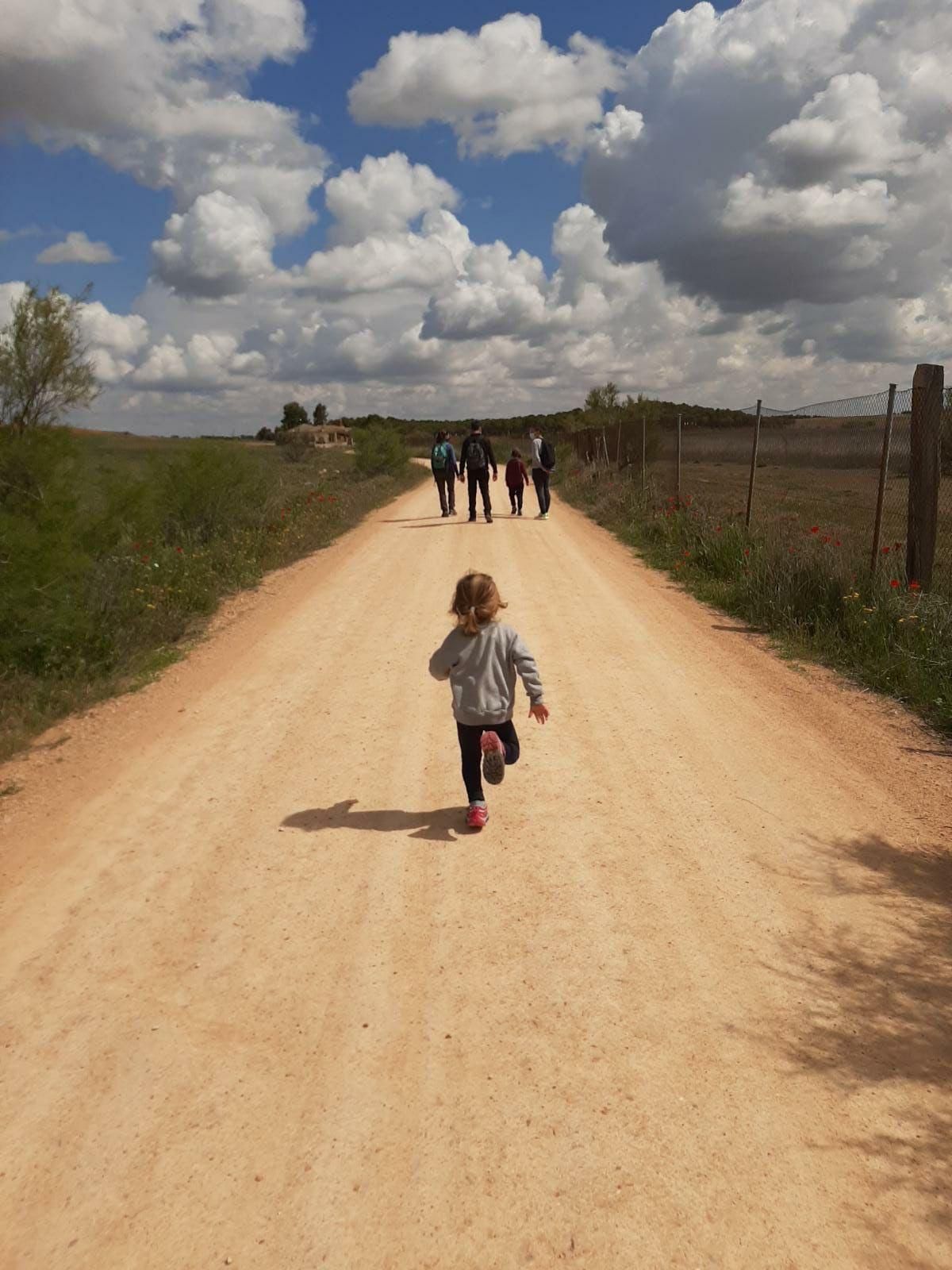 Senderistas en las lagunas de Villafranca de los Caballeros (Toledo)
