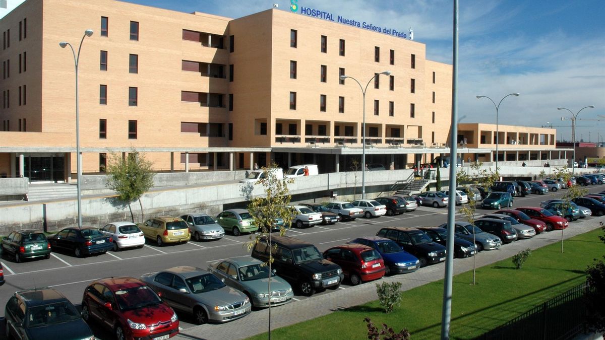 Heridos dos trabajadores tras ceder el tejado de una empresa en Calera y Chozas