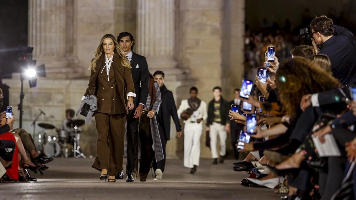 Desfile de Silbon en el Puente Romano