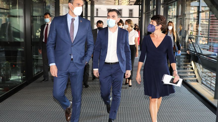 El director de elDiario.es, Ignacio Escolar, y la consejera delegada de elDiario.es, Rosalía Lloret, reciben al presidente del Gobierno de España, Pedro Sánchez