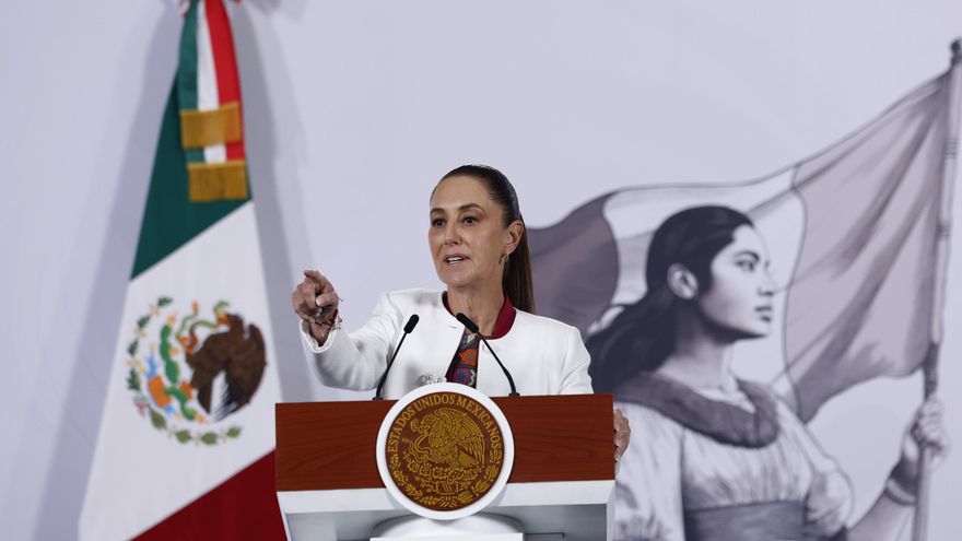 La presidenta de México, Claudia Sheinbaum, durante una rueda de prensa este lunes en Palacio Nacional de la Ciudad de México.
