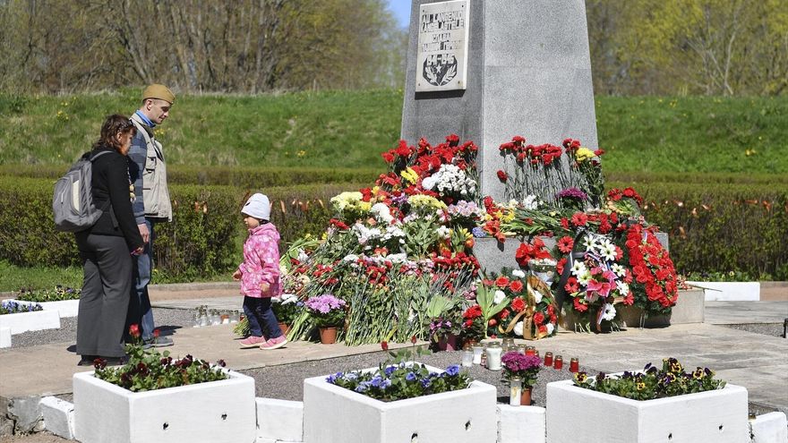Monumento a los caídos en la II Guerra Mundial en Narva, Estonia.