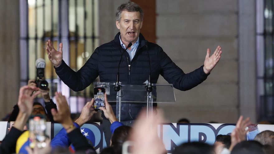 Feijóo acusa al Gobierno de "cómplice" de Maduro en una protesta de apoyo a la oposición venezolana junto a Ayuso, Abascal y Aznar