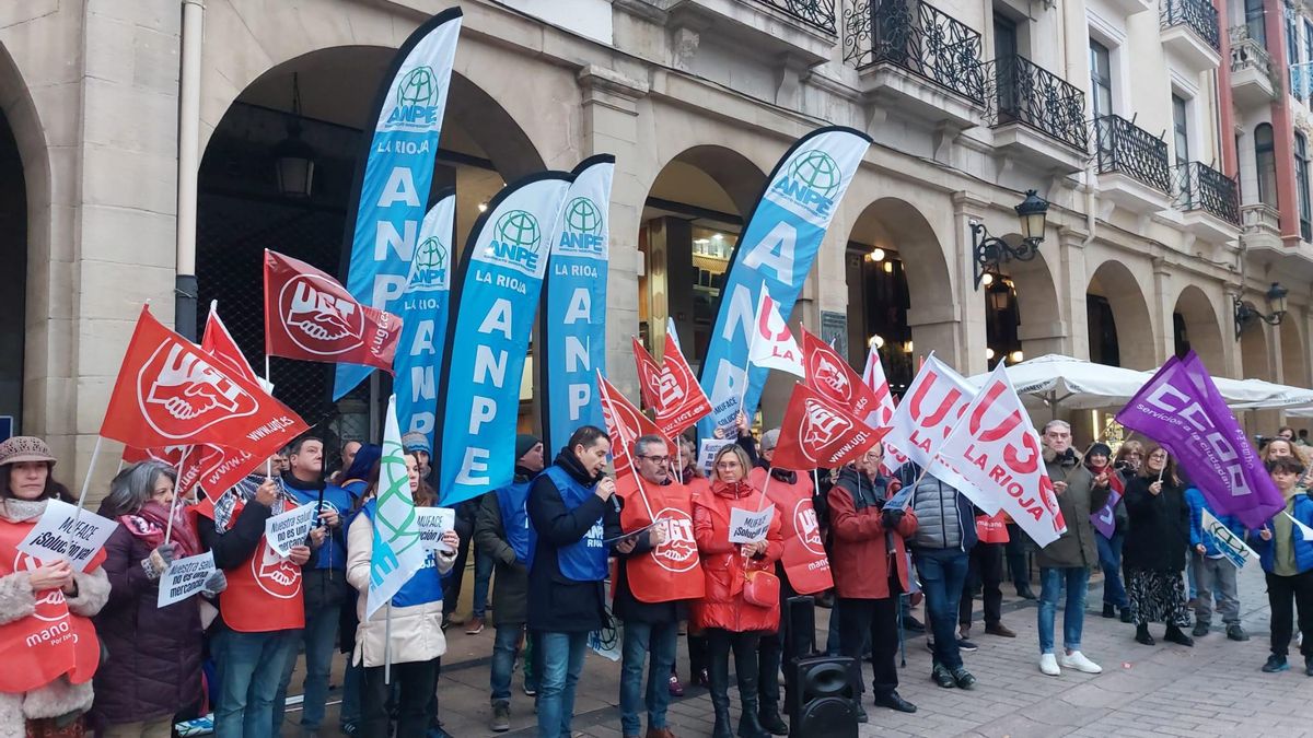 Concentración en Logroño para reclamar un acuerdo sobre Muface