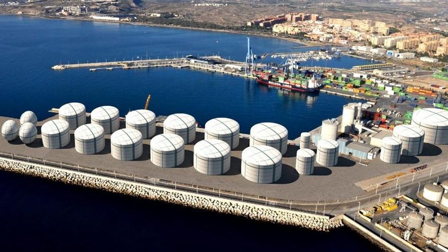 El Constitucional valida ahora la instalación de los macrodepósitos de combustible en el Puerto de Alicante