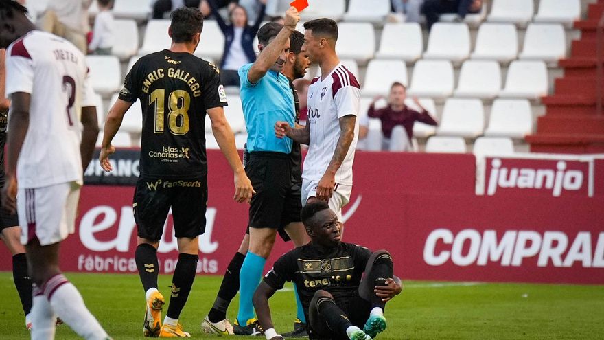 Medio partido con uno más solo le da para empatar al Tenerife