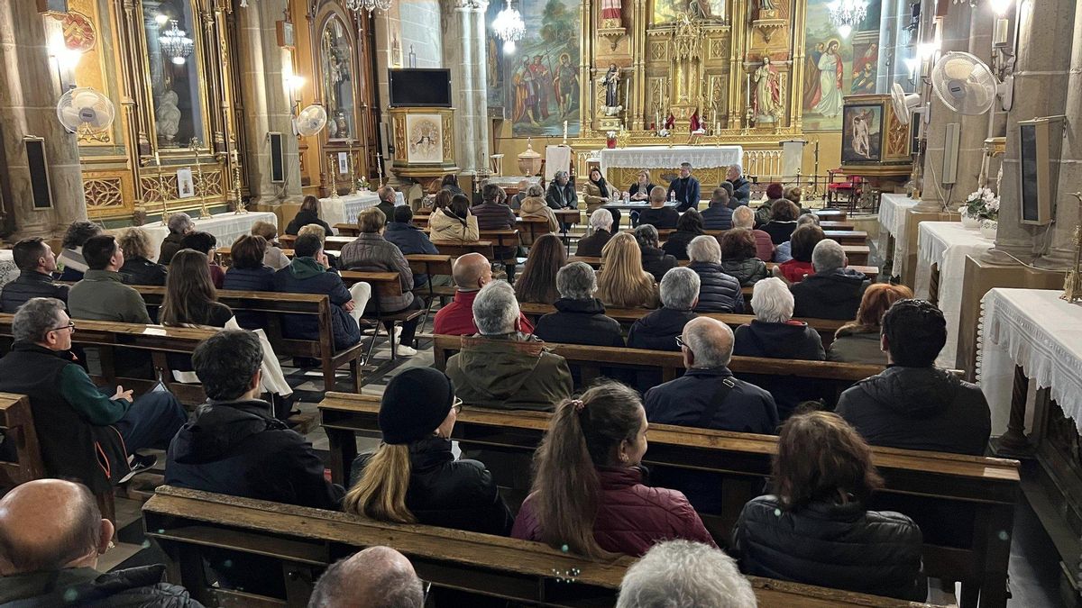 La delegada del Gobierno en la iglesia de Forn d'Alcedo, este jueves 6 de febrero.