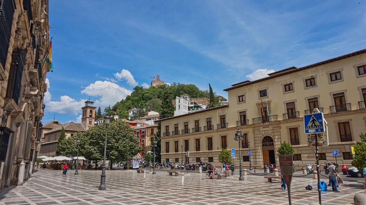 La Plaza de Santa Ana.
