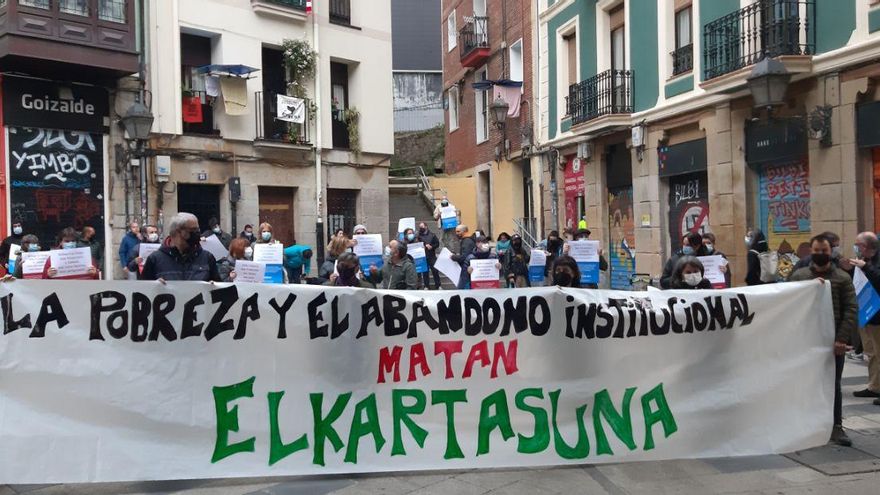 Asociaciones de Bilbao denuncian la muerte de una mujer sin hogar, la segunda en dos semanas, días antes del cierre de los albergues invernales