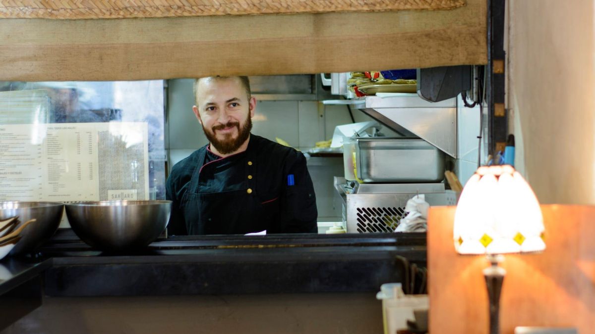 Juan Arenas, chef mexicano vivió 4 años en Menorca y finalmente se instaló en Bilbao ante la falta de vivienda y de estabilidad en la isla