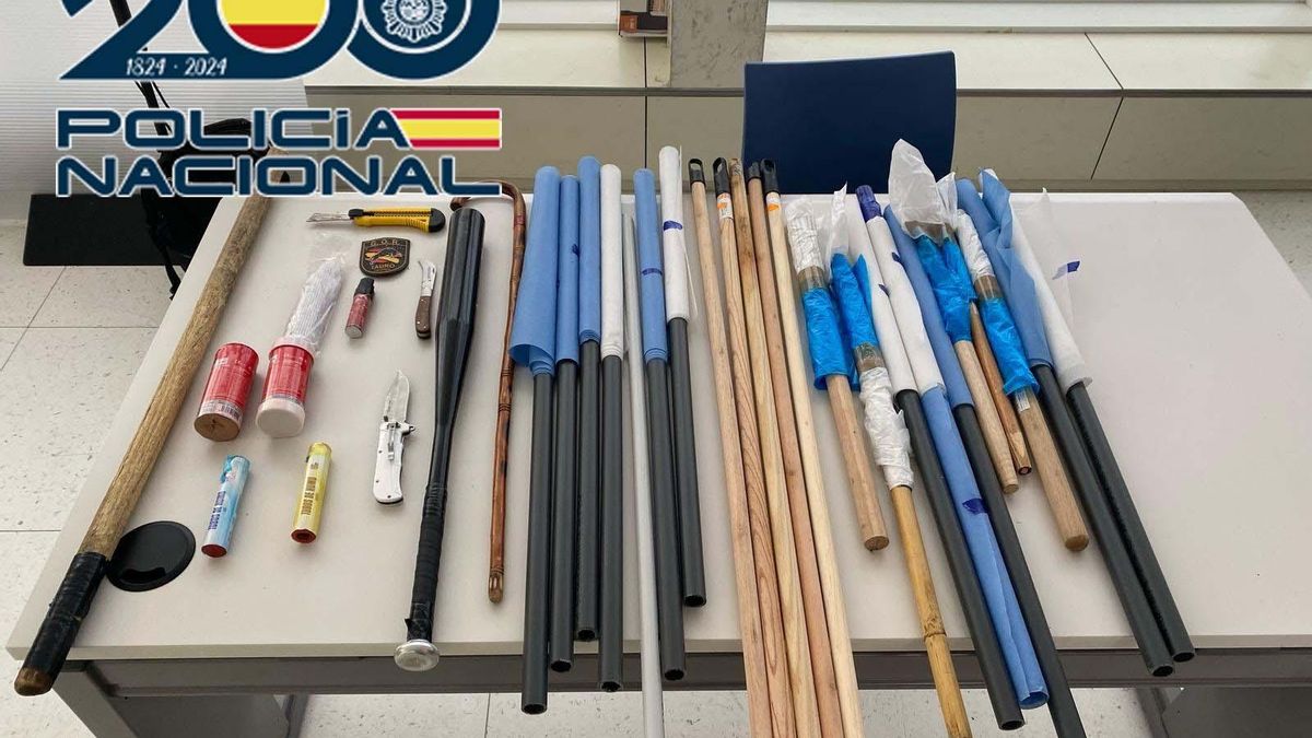 Armas y objetos que portaban los ultras en el enfrentamiento deportivo entre el Talavera y el Cacereño