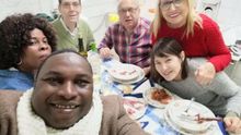 Más de mil personas de 46 nacionalidades diferentes participan en Álava en las comidas interculturales