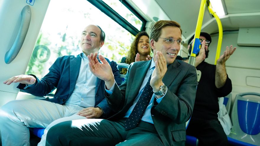 Almeida afirma que El Cañaveral está "a 15 minutos del centro de Madrid" con un bus que en realidad tarda el triple