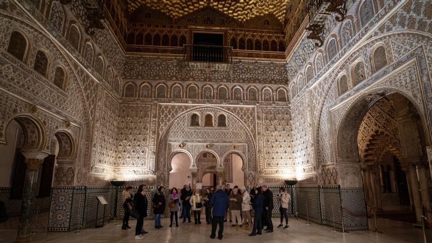 Un guía explica las películas y series que se han rodado en el Alcázar de Sevilla.