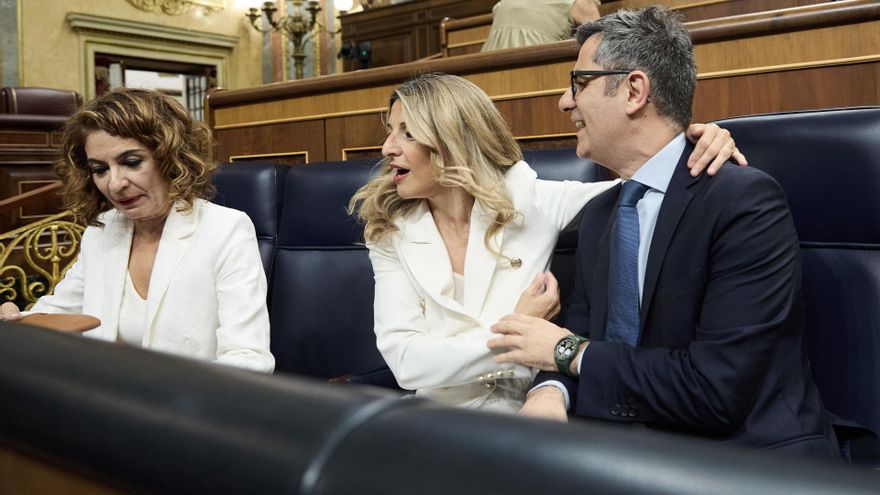 La ministra de Hacienda, María Jesús Montero, la ministra de Trabajo, Yolanda Díaz, y el ministro de Presidencia, Félix Bolaños, durante un pleno en el Congreso de los Diputados, a 25 de junio de 2025, en Madrid (España).