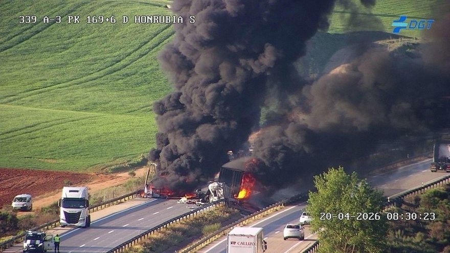 Reabre la A-3 en Cuenca tras permanecer más de un día cortada en sentido Madrid por la colisión de dos camiones