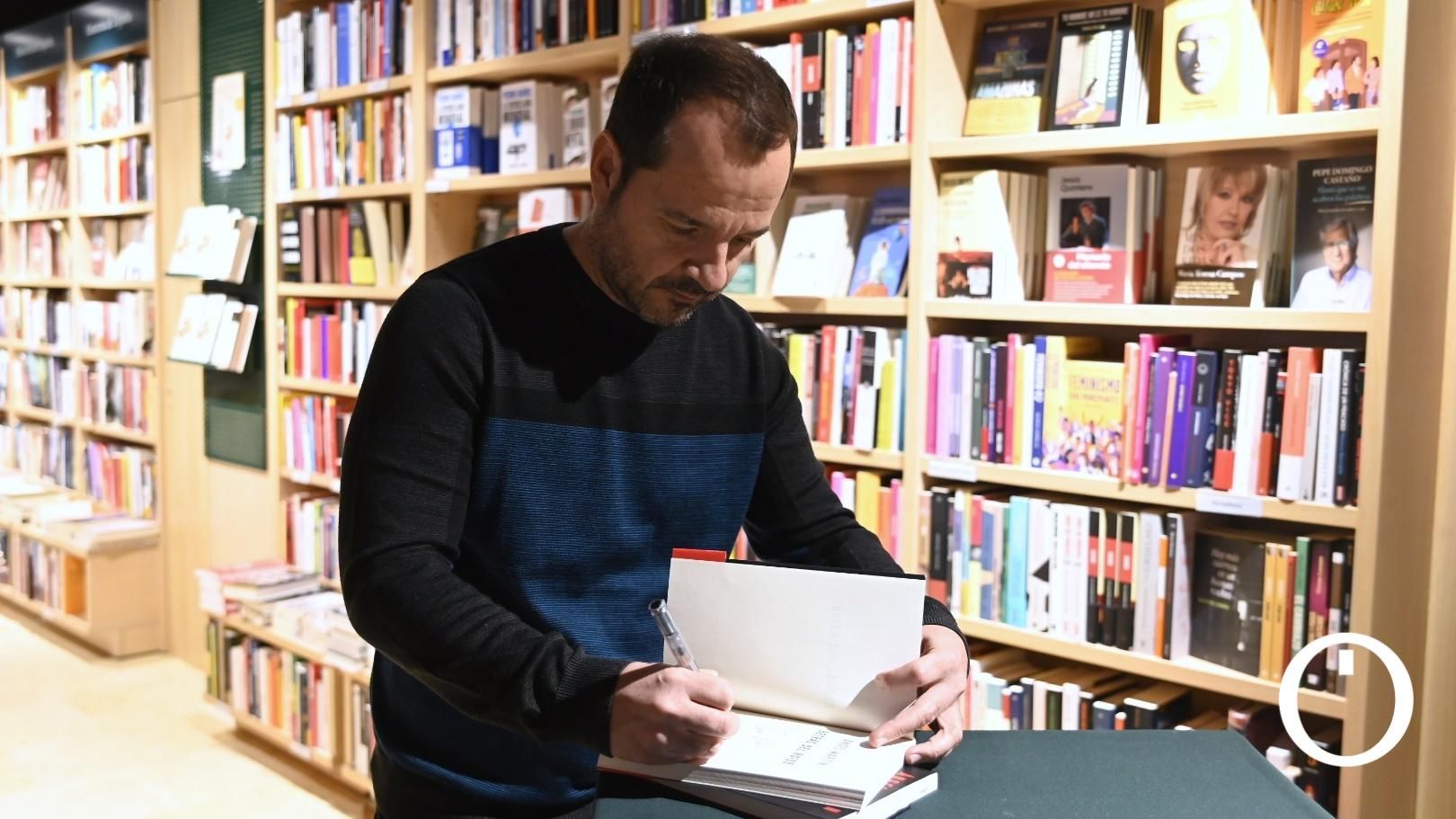 Firma de libros de Ángel Martín en Córdoba