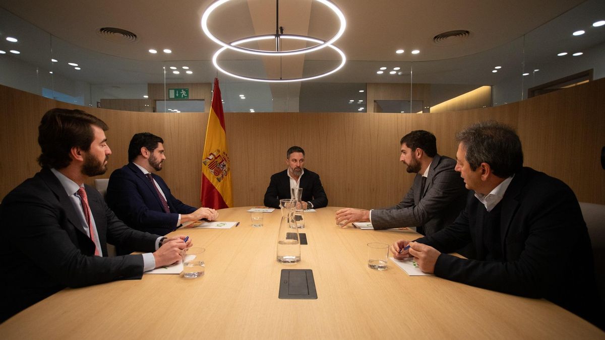 Santiago Abascal, reunido con los vicepresidentes autonómcos del partido