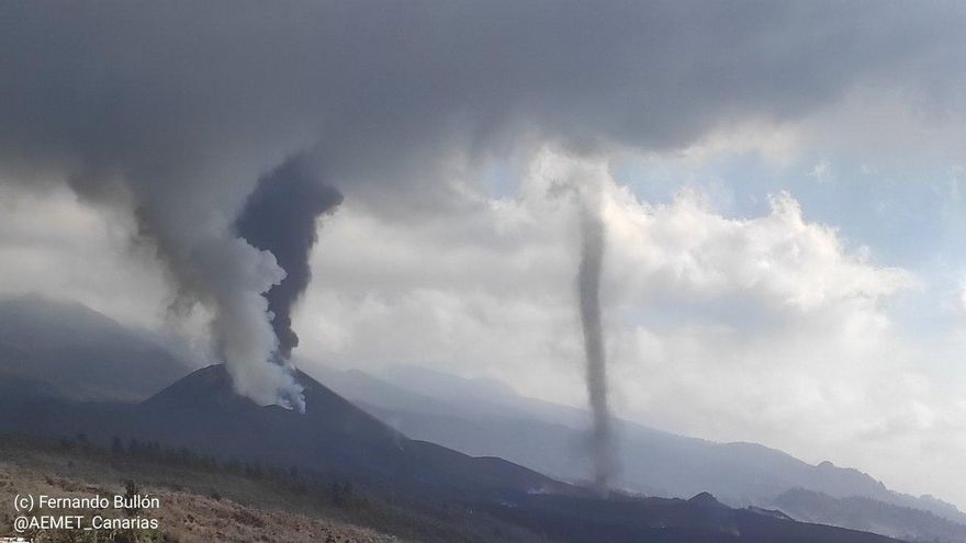 Filmado un 'diablo de polvo' o 'tolvanera' muy cerca del volcán de La Palma