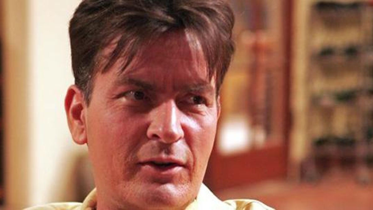 Charlie Sheen vuelve a TV para eclipsar a Ashton Kutcher en 'Dos hombres y medio'