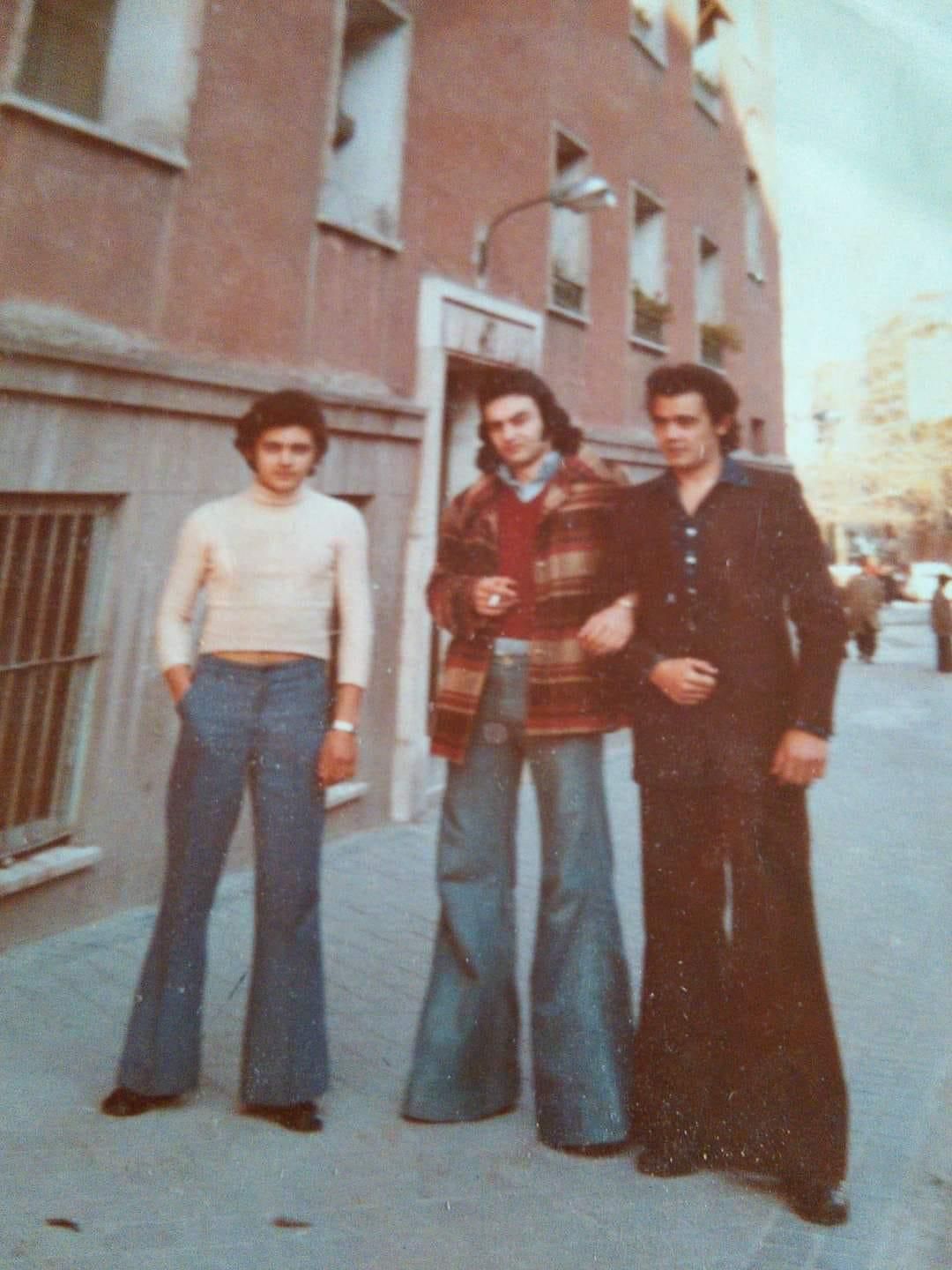 Paco en el medio. Una de las fotos de juventud en el barrio que le gustaba poner de vez en cuando en redes sociales