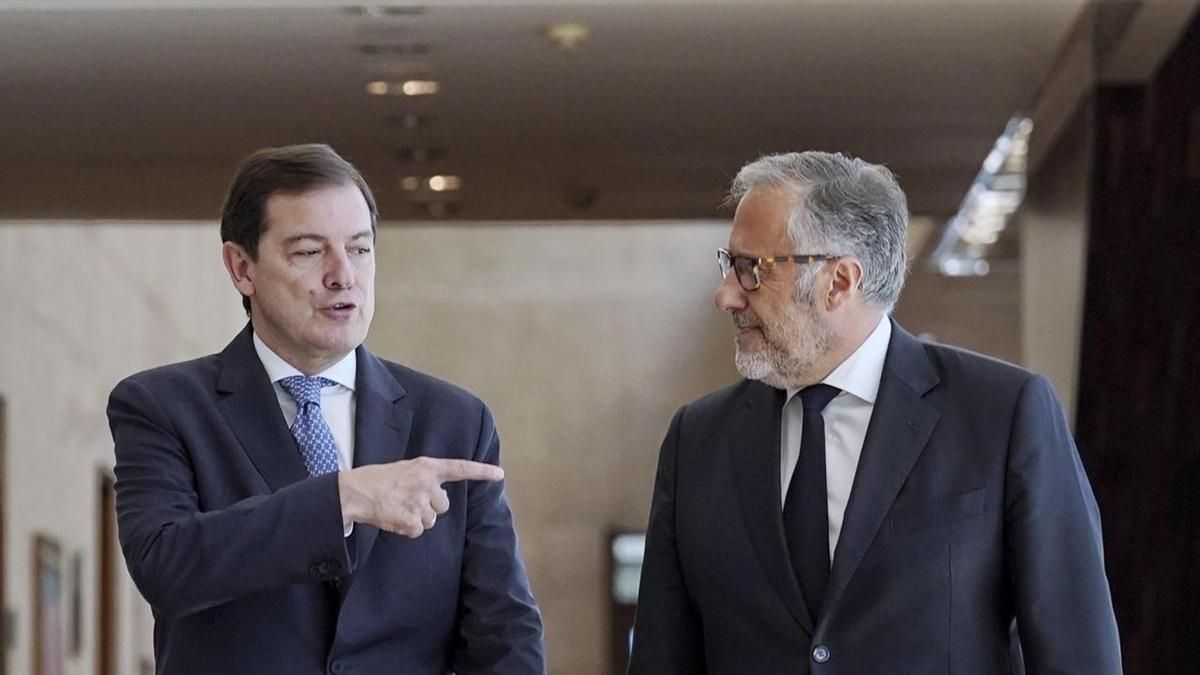 Mañueco entrega a Vox la Vicepresidencia y tres Consejerías de Castilla y León, bajo el mando del leonés Carlos Pollán