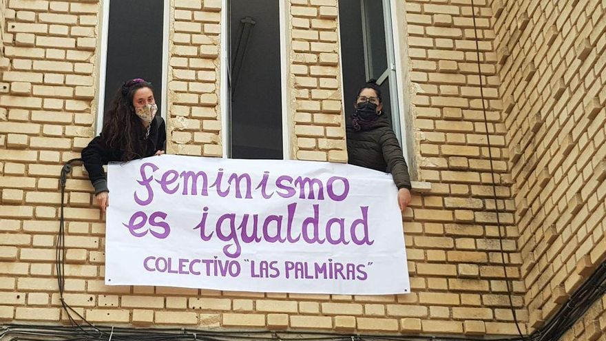 Acción en los balcones en Las Pedroñeras