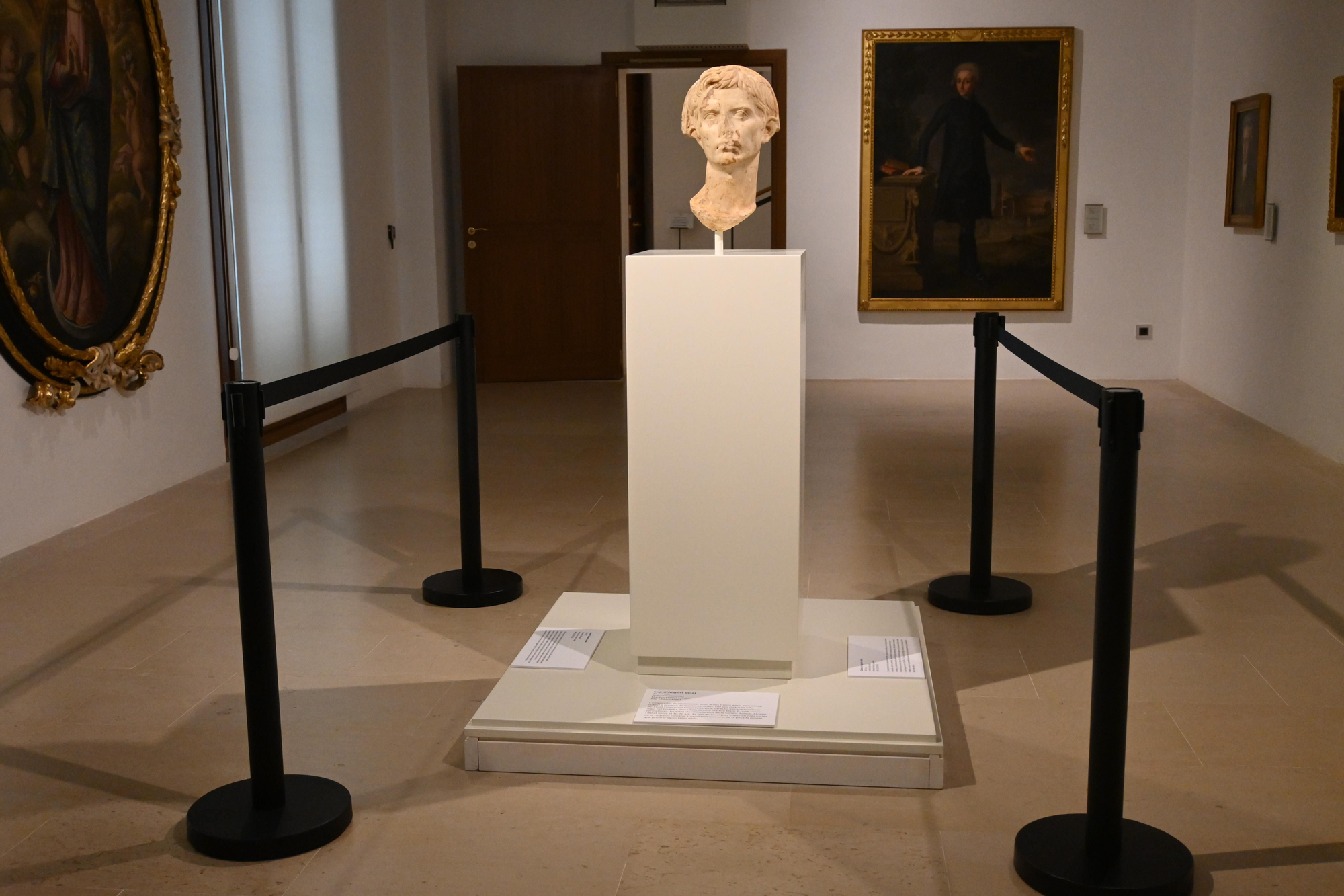 El retrato en mármol del insigne romano fue hallado en el siglo XVI, en la antigua ciudad de Pollentia