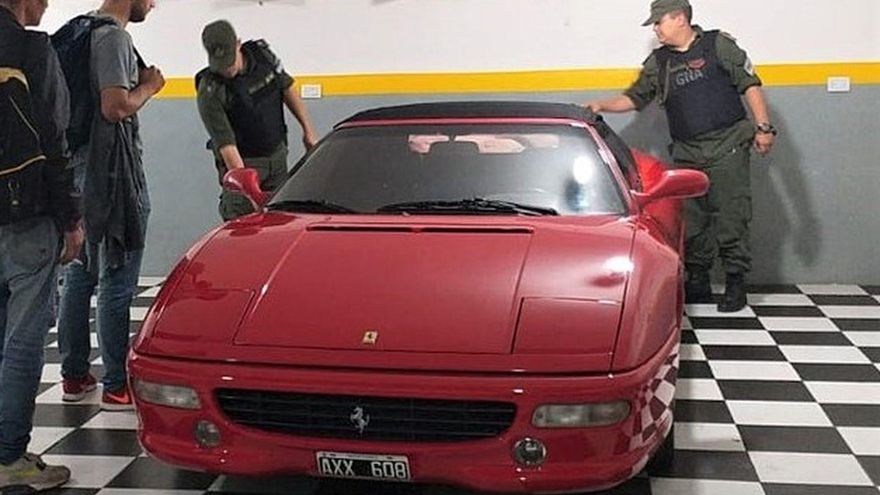 Ferraris, avionetas, campos y mansiones: los fastuosos bienes narcos decomisados