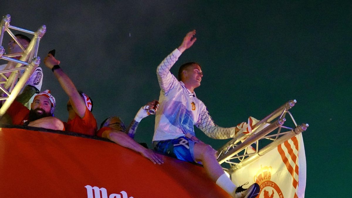 Celebración del ascenso de la Cultural a Segunda en Guzmán.