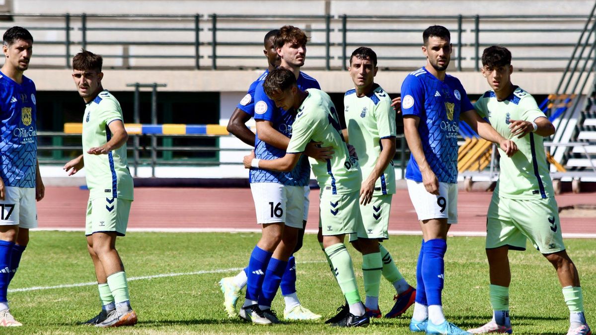 Duelo entre Marino y Las Palmas Atlético, dos de los cuatro equipos que pugnan por la primera plaza
