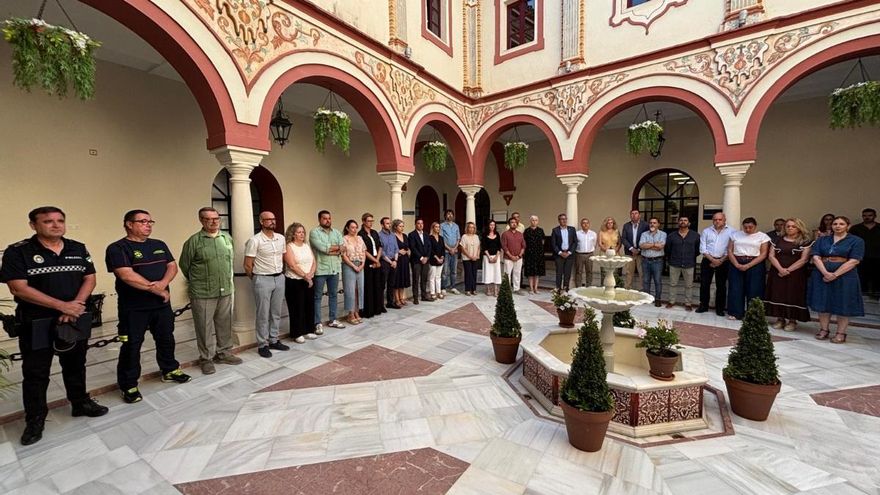 Concentración en la casa consistorial por los obreros muertos.