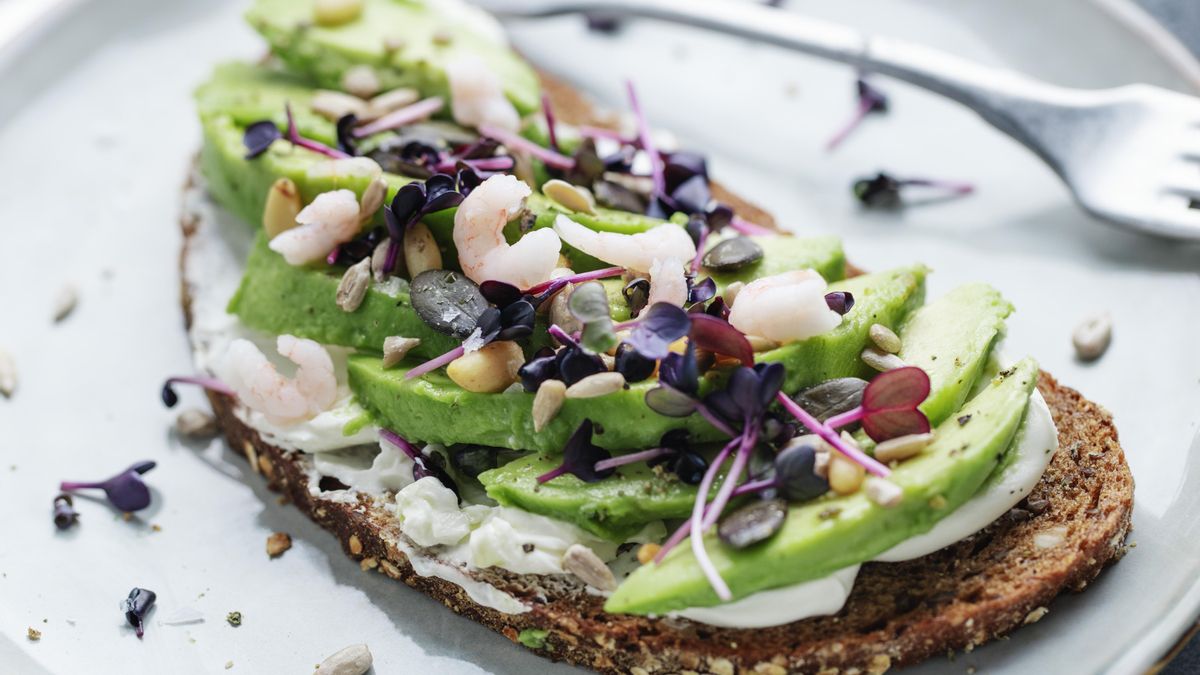 Tostada de aguacate y yogur