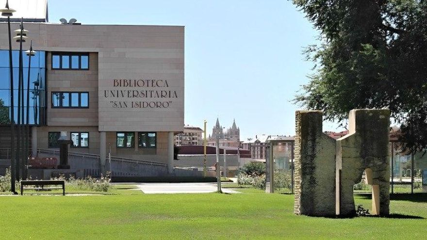 La Junta de Castilla y León rechaza decenas de permisos para que sus funcionarios den clase en las universidades