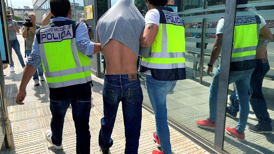 Escuchas policiales, gasolina y un grupo criminal: el incendio que paralizó la Justicia en Ibiza