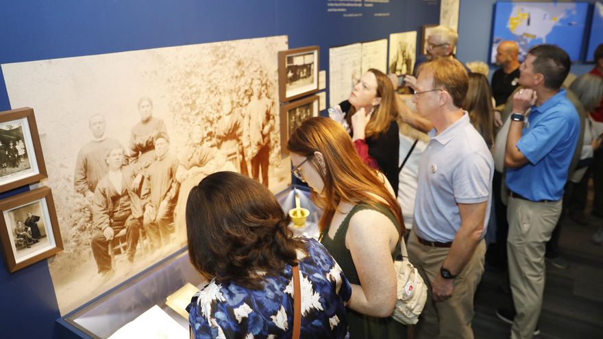 La muestra 'Emigrantes invisibles' españoles prosigue por EE.UU. tras parada en Florida