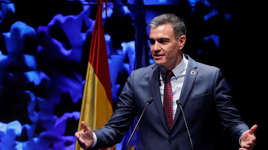 El presidente del Gobierno español, Pedro Sánchez, pronuncia un discurso durante la inauguración del IV Congreso Iberoamericano CEAPI (Consejo Empresarial Alianza por Iberoamérica), este lunes, en Madrid. EFE/Mariscal
