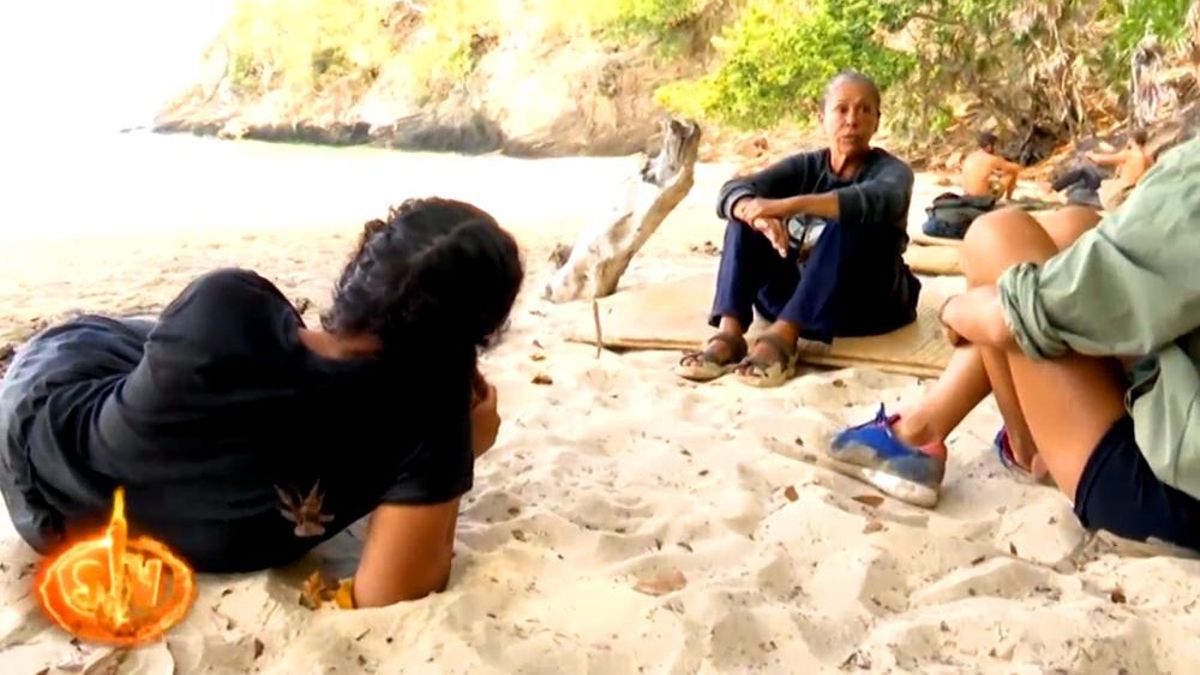 Una tarántula siembra el pánico en 'Supervivientes' al pasearse por la espalda de Dakota