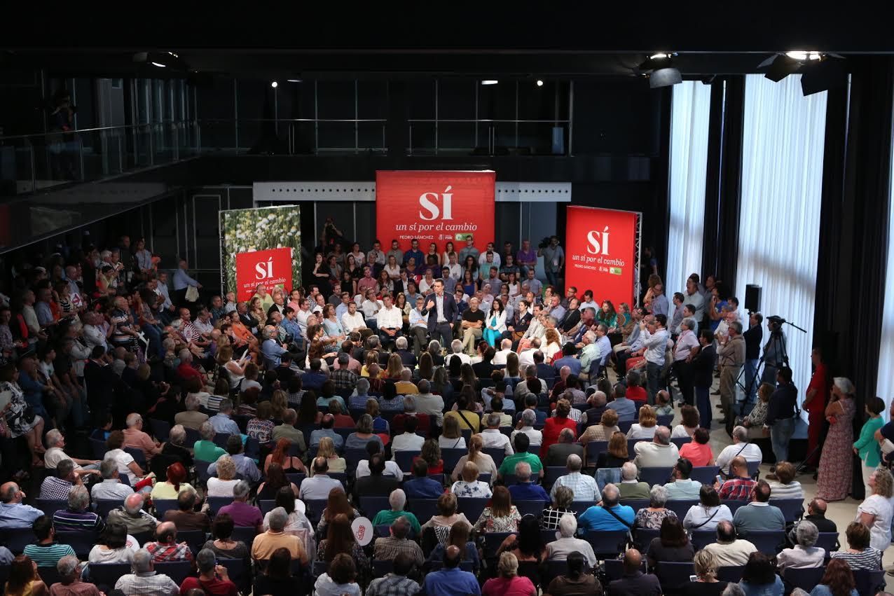 Acto de precampaña de Pedro Sánchez en LPGC. (ALEJANDRO RAMOS)