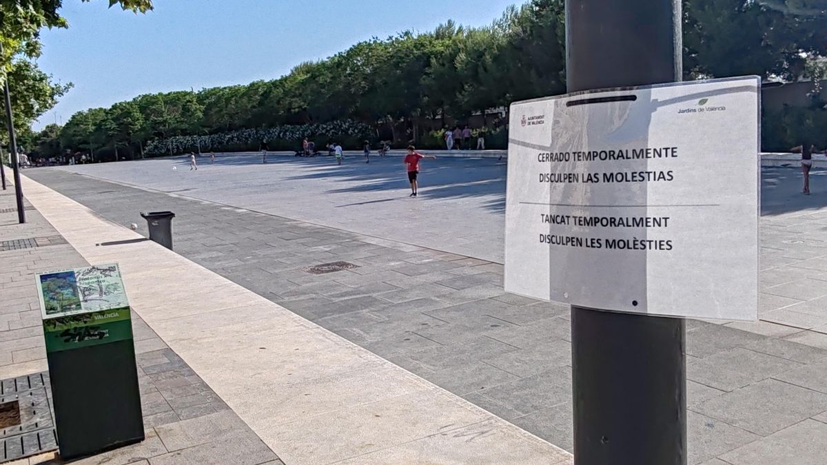 València cierra las fuentes recreativas del Parc Central, principal recurso para refrescarse en el barrio