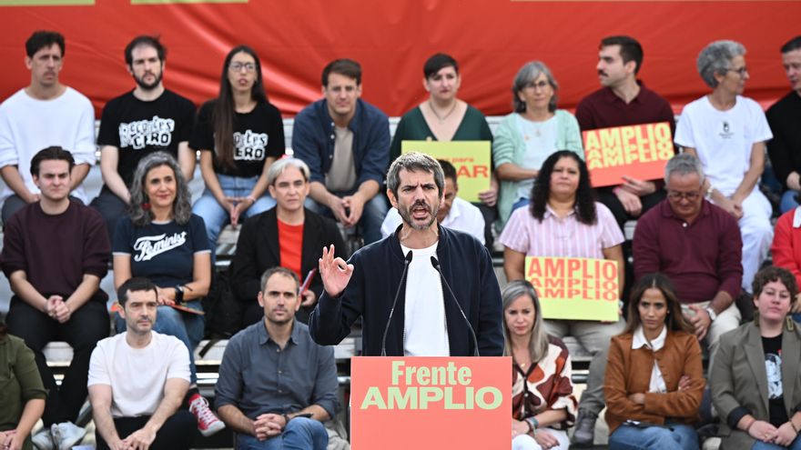 El ministro de Cultura, Ernest Urtasun, da un discurso durante la presentación oficial de la candidatura de la nueva coalición Frente Amplio este sábado en Madrid.