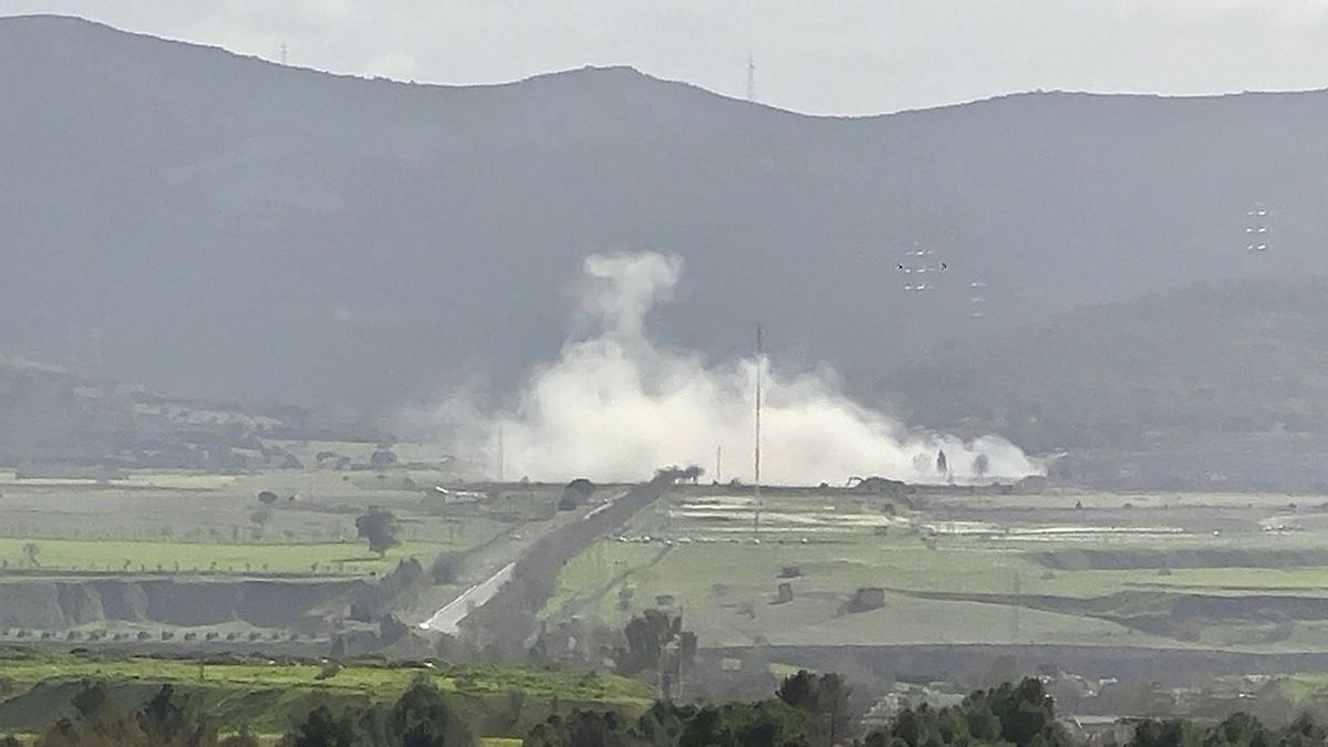 Realizada con éxito la voladura de la chimenea de humos de la antigua central térmica de la Sevillana en Puertollano