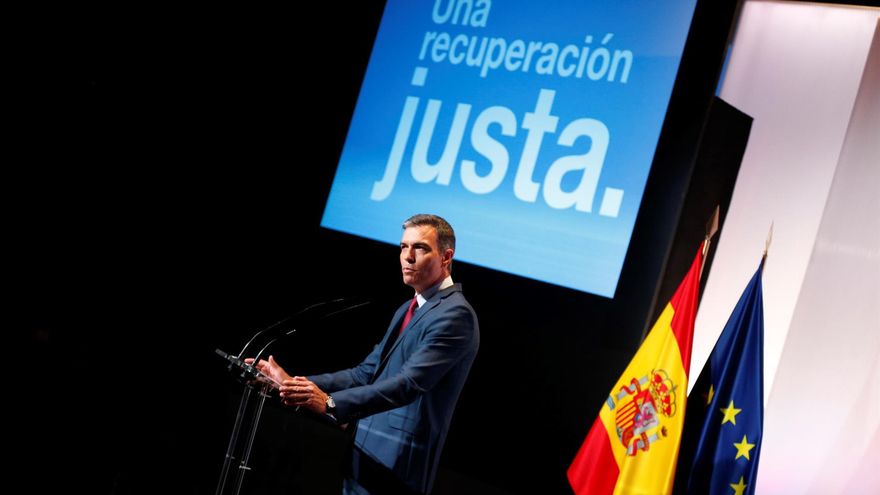El presidente del Gobierno, Pedro Sánchez, durante la presentación este miércoles en un acto con buena parte de su gabinete, y al que están invitados empresarios y sindicatos, los planes del Ejecutivo para lograr una recuperación "justa" en la que el crecimiento se traduzca en "cohesión social" y "solidaridad".