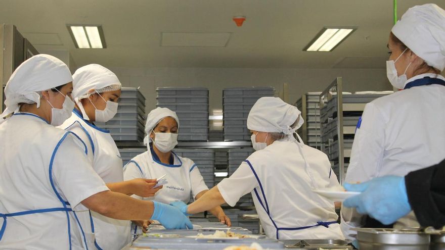 AMPAS denuncian "menús insuficientes" y con "errores" en el catering de Mediterránea para los colegios