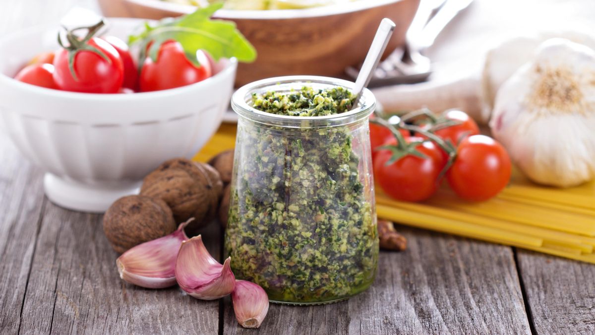 El sabor mediterráneo del pesto combina genial con la legumbre.