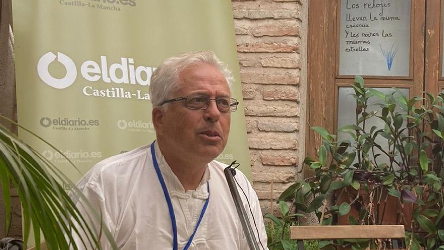 Antonio Orihuela, poeta: “Frente al discurso del odio, se ha organizado casi un frente popular a la manera del 36”