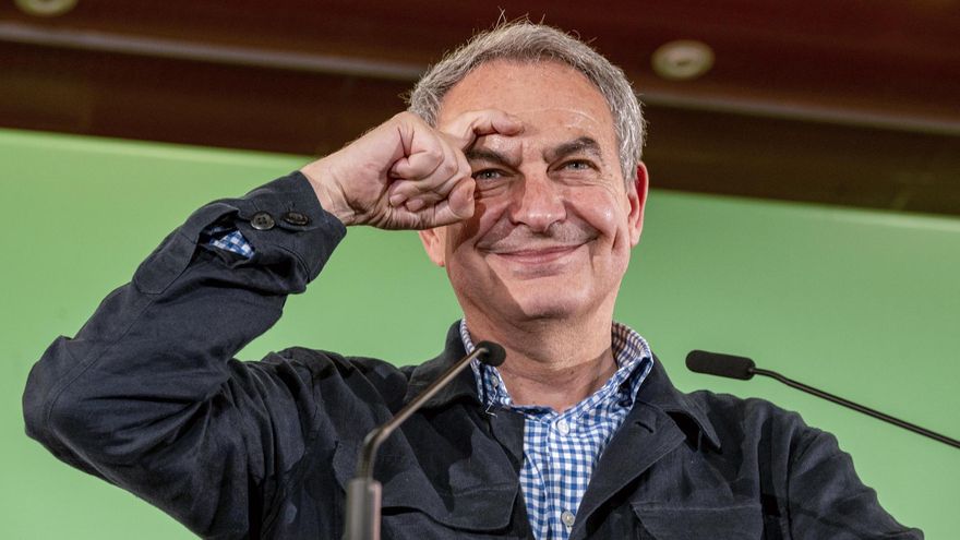 El expresidente del Gobierno José Luis Rodríguez Zapatero participa en un acto del PSOE, este jueves en el Palacio de Congresos de Jaén.